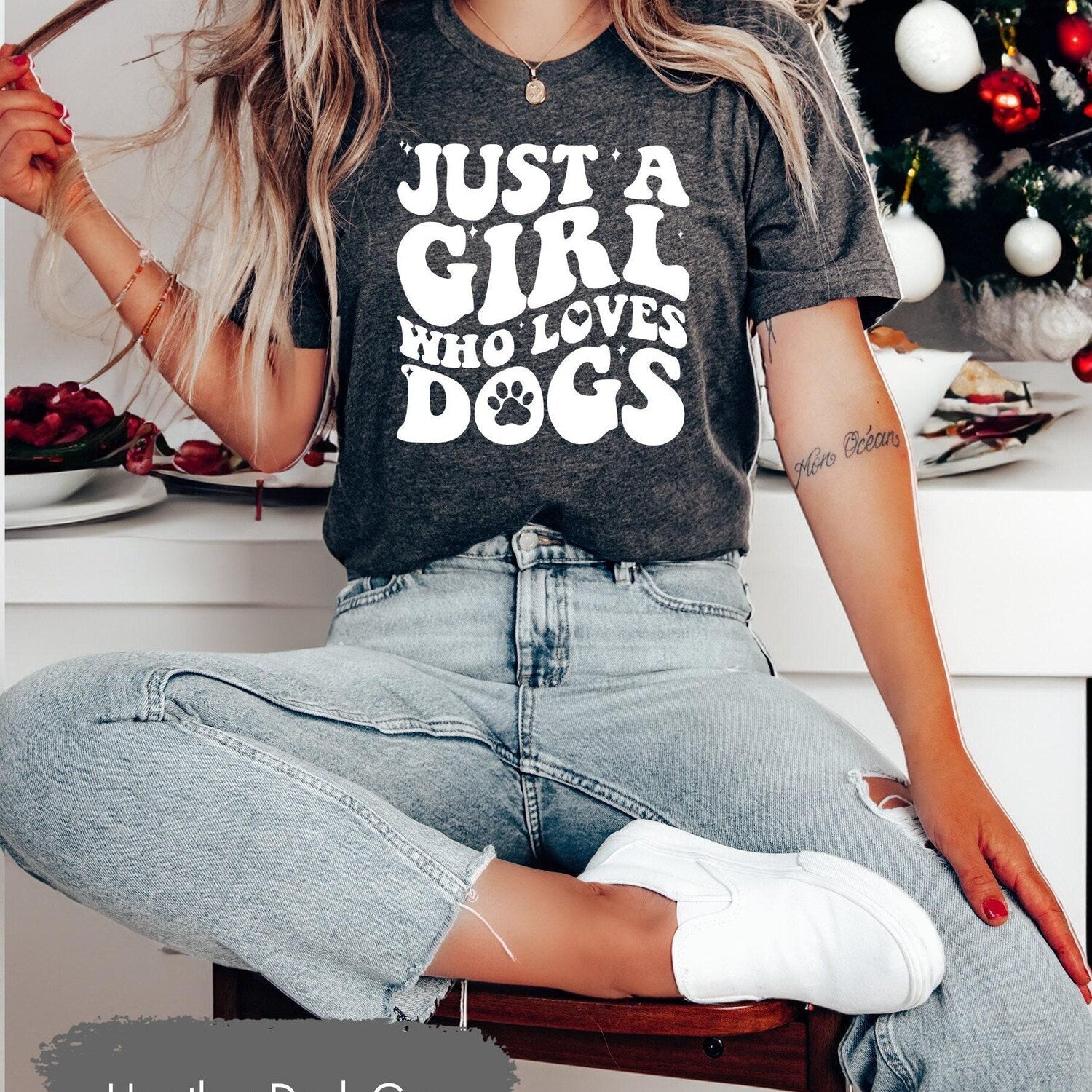 Just A Girl Who Loves Dogs Shirt, Dog Mom Shirt, Dog Mom Gift, Dog Mommy, Pet Owner Gifts, Dog Owner Gift, Christmas Dog, Dog Lover Tshirt