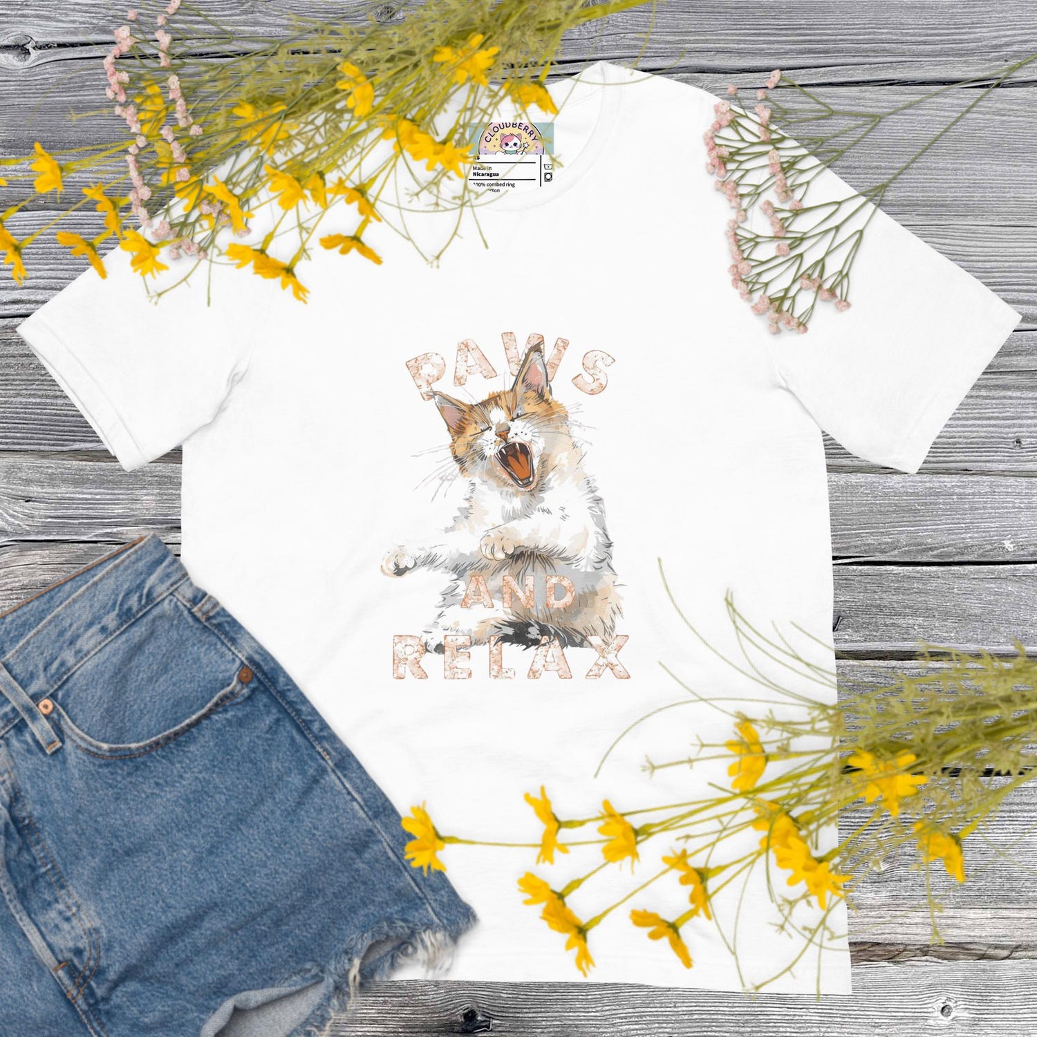 Aesthetic Cat Tee for Cat Lovers - Cute Vintage Cat Shirt Gift for Her, Cat Mom